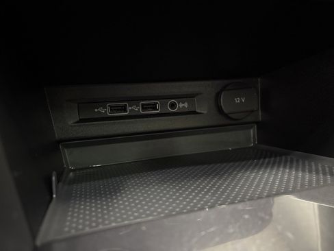 Used 2019 Volkswagen Tiguan SE image 22