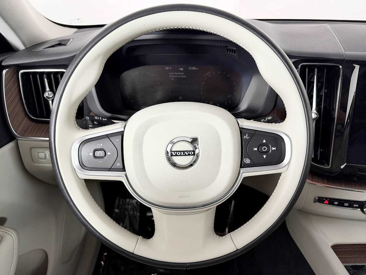 Used 2021 Volvo XC60 T5 Momentum w/ Premium Package AWD/4WD image 55