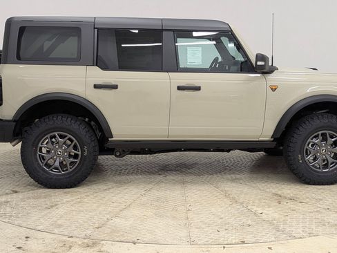 New 2025 Ford Bronco Badlands image 7