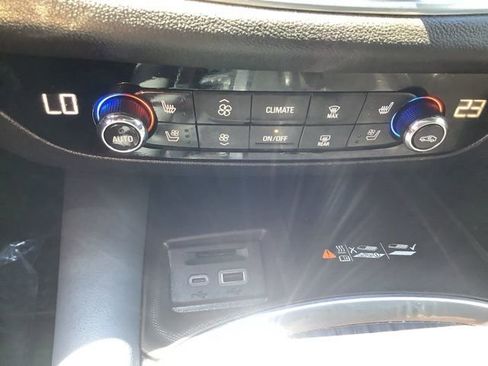 Used 2022 Buick Enclave Premium FWD image 26