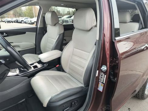 Used 2017 Kia Sorento SX image 11