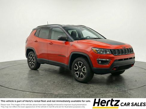 Used 2025 Jeep Compass Trailhawk AWD/4WD image 1