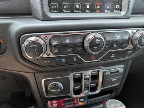 Used 2023 Jeep Wrangler Unlimited Rubicon 4xe w/ Cold Weather Group AWD/4WD image 13