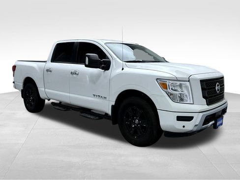 Used 2021 Nissan Titan SV w/ SV Convenience Package AWD/4WD image 3