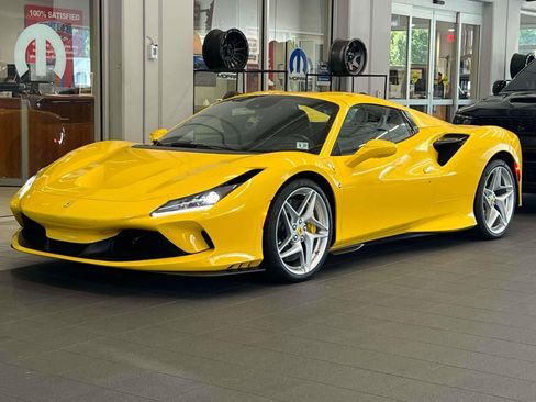 Used 2022 Ferrari F8 Tributo RWD image 2
