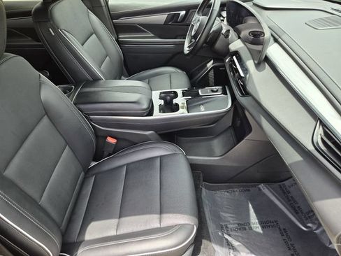Used 2025 Buick Enclave Preferred FWD image 14