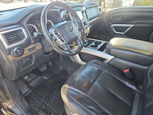 Used 2017 Nissan Titan SL image 10