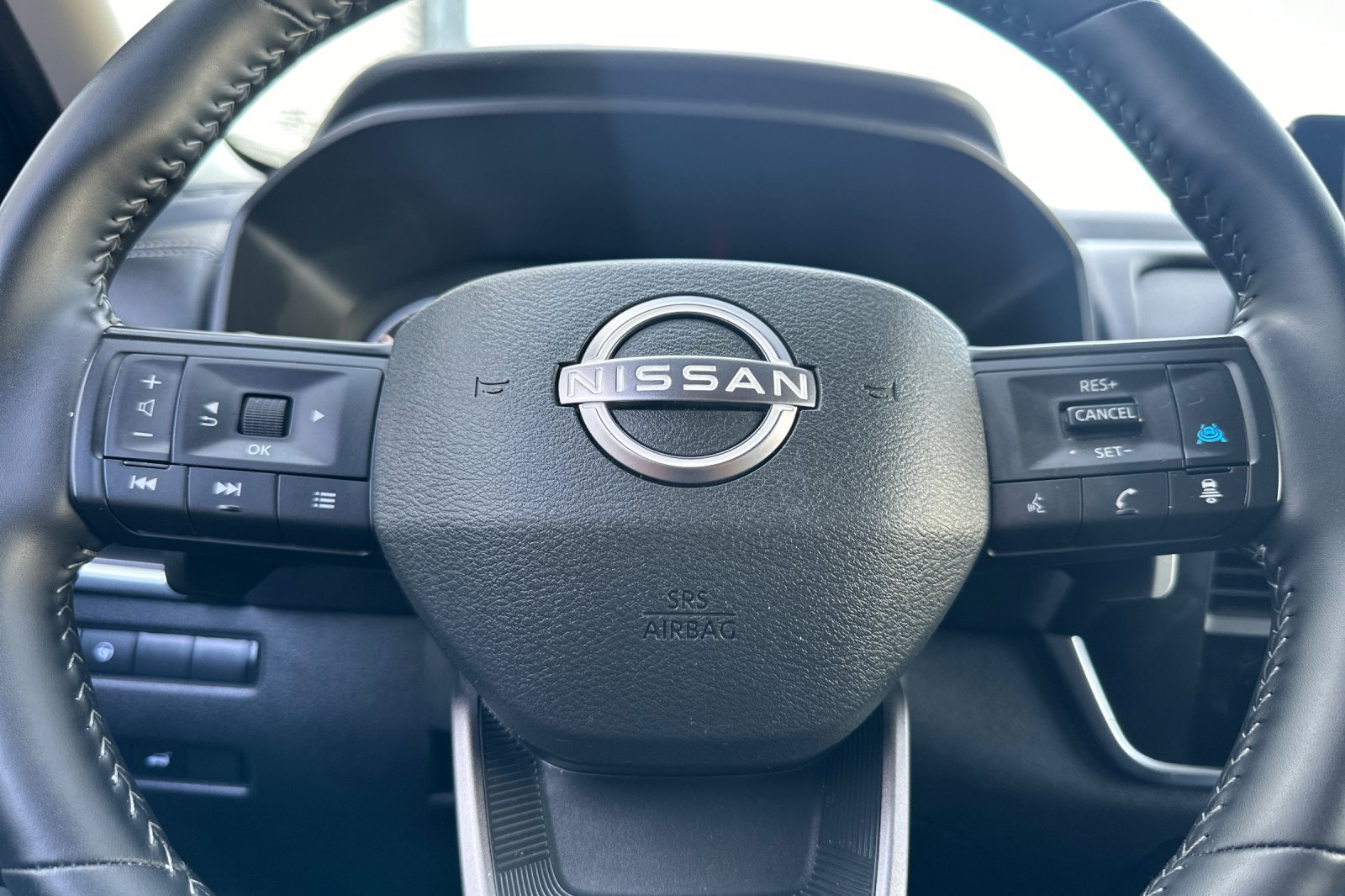 Used 2025 Nissan Rogue SV AWD/4WD image 24