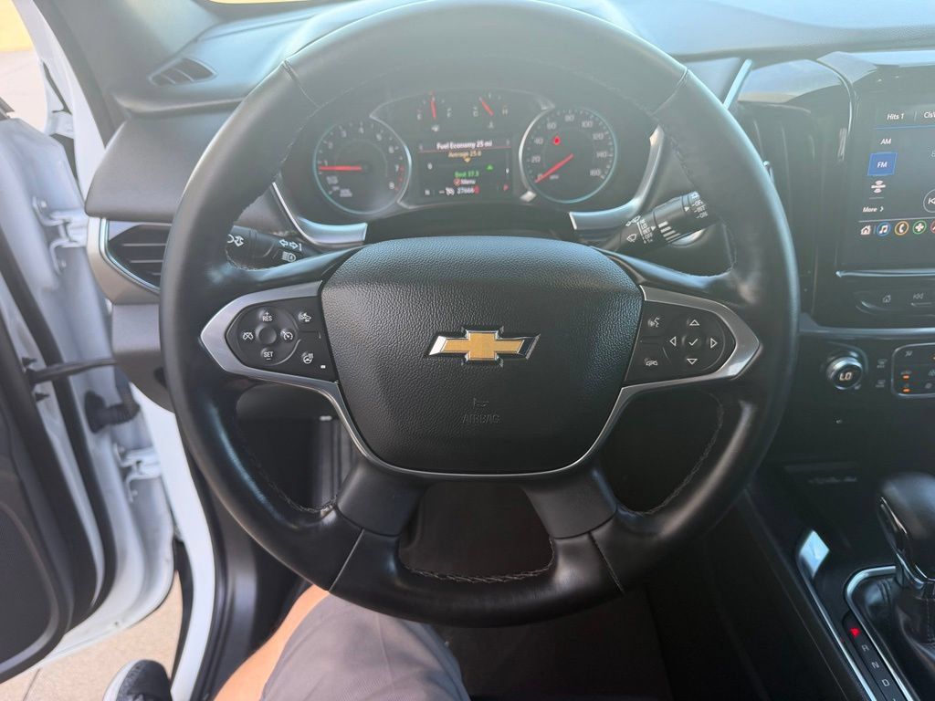 Used 2023 Chevrolet Traverse LT FWD image 15