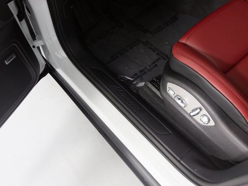 New 2026 Porsche Macan image 16