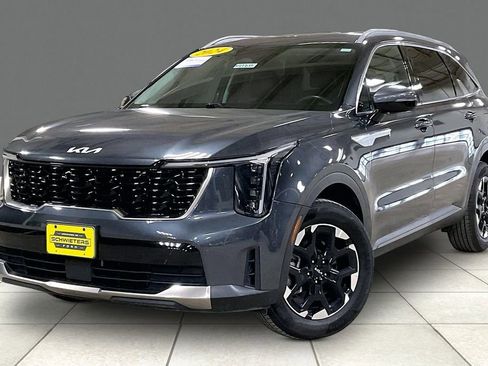 Used 2024 Kia Sorento S image 2