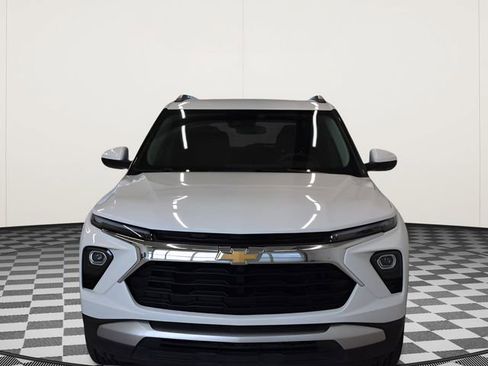 Used 2025 Chevrolet TrailBlazer LT w/ Driver Confidence Package AWD/4WD image 3