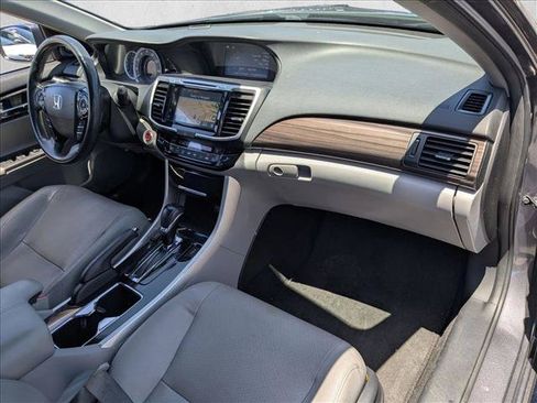 Used 2017 Honda Accord Touring image 18