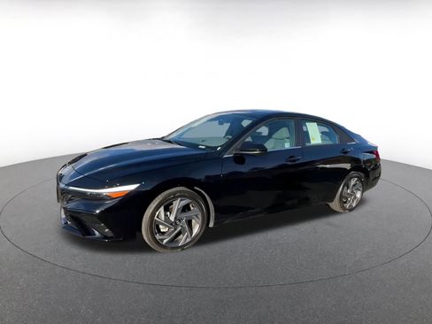 Used 2025 Hyundai Elantra SEL image 8