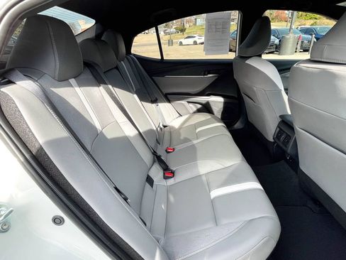 Used 2025 Toyota Camry SE image 13