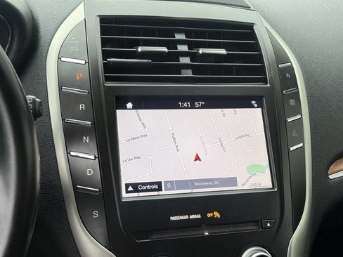 Used 2019 Lincoln MKC Select image 9