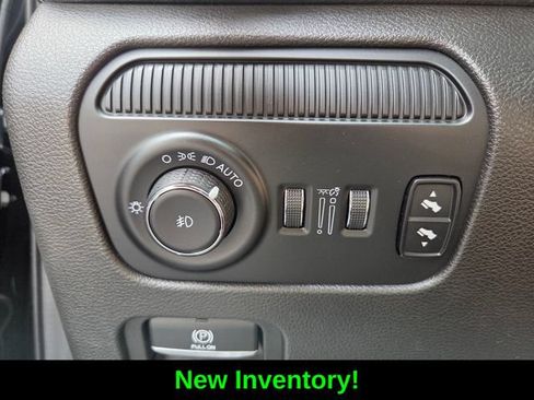 Certified 2023 Jeep Wagoneer Series II w/ Convenience Group I AWD/4WD image 22