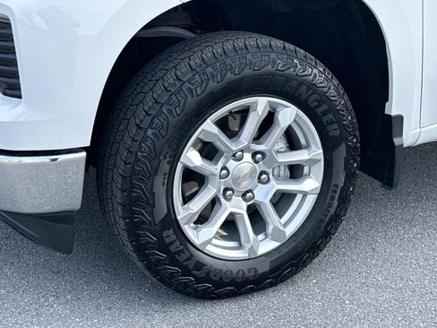 Used 2024 Chevrolet Silverado 1500 LT AWD/4WD image 31