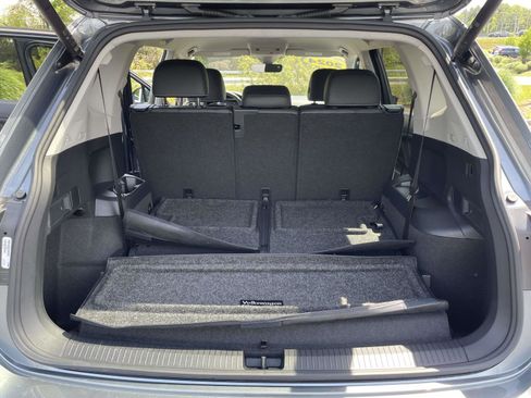 Certified 2024 Volkswagen Tiguan SE image 9
