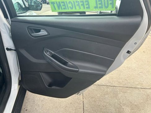 Used 2014 Ford Focus SE w/ SE Sport Package FWD image 15