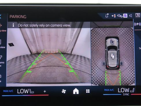 Used 2025 BMW X1 xDrive28i w/ Premium Package image 16