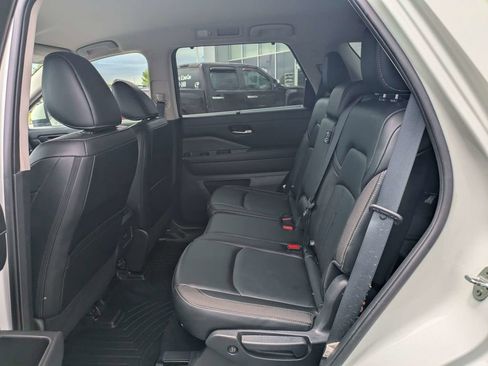 Used 2023 Nissan Pathfinder SL w/ Lighting Package (N92) AWD/4WD image 16
