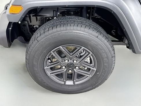 New 2025 Jeep Gladiator Sport image 32