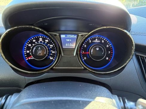Used 2014 Hyundai Genesis 2.0T Premium image 19