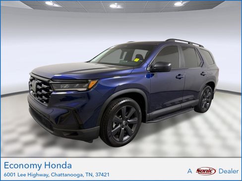 Used 2025 Honda Pilot Sport image 1