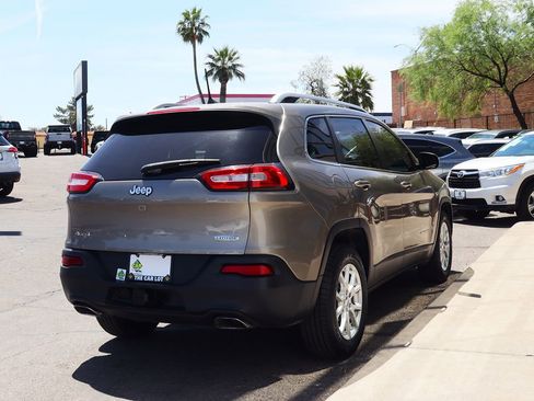 Used 2017 Jeep Cherokee Latitude w/ Comfort/Convenience Group image 13