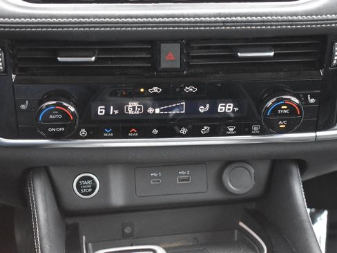 Used 2023 Nissan Rogue Platinum w/ Platinum Premium Package image 9