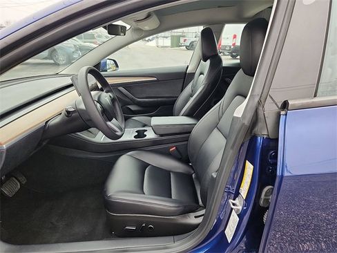 Used 2023 Tesla Model 3 Standard Range image 8