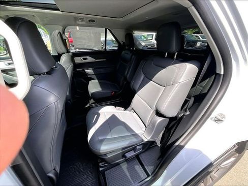 New 2026 Ford Explorer Active w/ Active Comfort Package AWD/4WD image 11