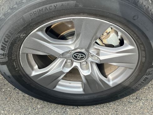 Used 2022 Toyota RAV4 LE AWD/4WD image 15