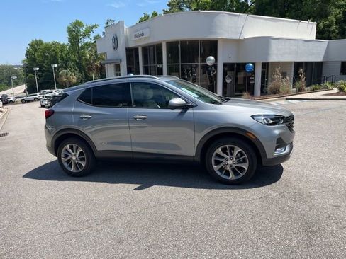 Used 2023 Buick Encore GX Essence w/ Experience Buick Package FWD image 2