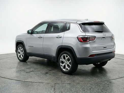 Used 2025 Jeep Compass Latitude image 6