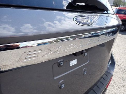 Used 2023 Ford Explorer XLT w/ Equipment Group 202A image 7