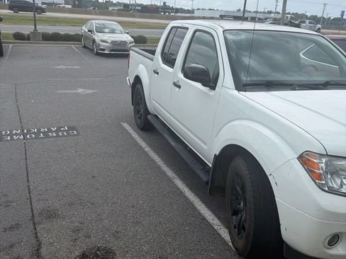 Used 2019 Nissan Frontier SV w/ Value Truck Package RWD image 7