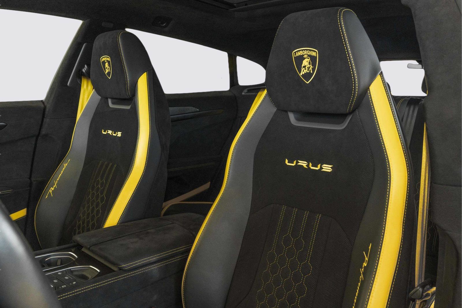 Used 2024 Lamborghini Urus Performante AWD/4WD image 18