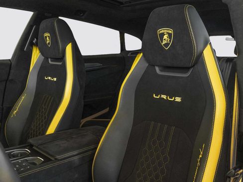 Used 2024 Lamborghini Urus Performante AWD/4WD image 18