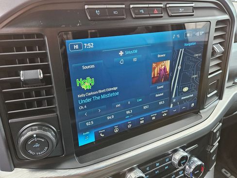 Used 2023 Ford F150 Lariat w/ Trailer Tow Package image 25