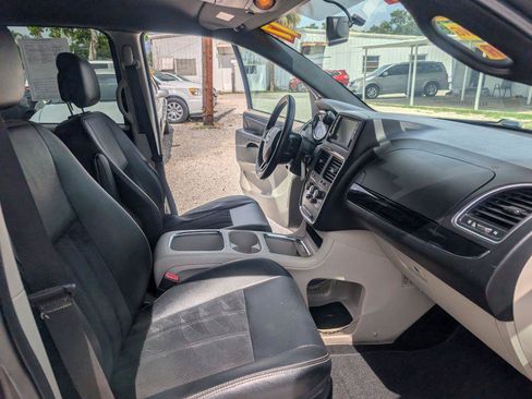 Used 2017 Dodge Grand Caravan SXT FWD image 15