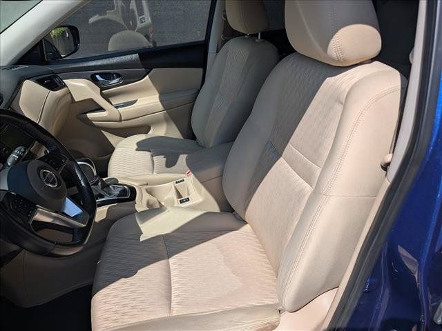 Used 2020 Nissan Rogue SV FWD image 25