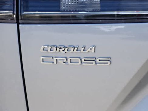 Used 2025 Toyota Corolla Cross XLE w/ Convenience Package AWD/4WD image 10