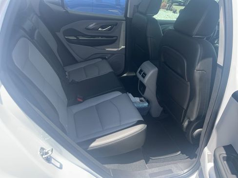 Used 2024 GMC Terrain SLT w/ Tech Package FWD image 7