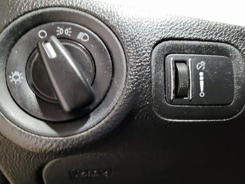 Used 2018 Dodge Journey SE image 36