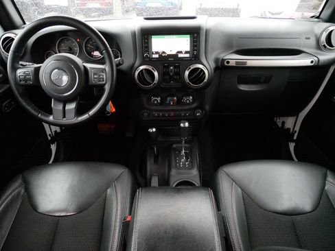 Used 2016 Jeep Wrangler Unlimited Sahara AWD/4WD image 10