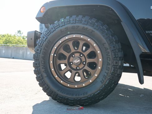 Used 2017 Jeep Wrangler Unlimited Sahara AWD/4WD image 10