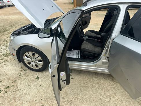 Used 2016 Chevrolet Cruze LS FWD image 10