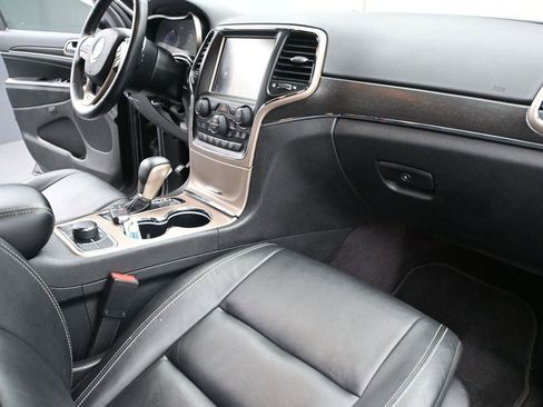 Used 2017 Jeep Grand Cherokee Limited AWD/4WD image 18